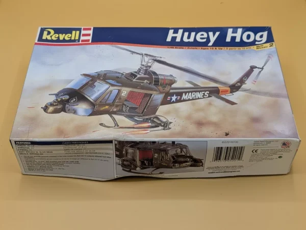 Lot de figurines et hélicoptère pour le Vietnam.